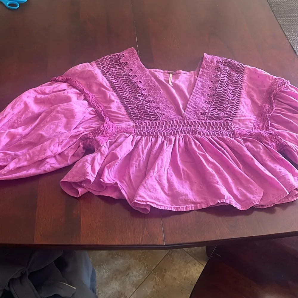 26098 Free People Drive You Mad Blouse Sz Small Boho Tie Sleeves Neon Orchid EUC - Picture 2 of 11